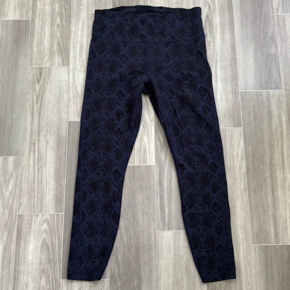 • [Athleta] Ultimate 7/8 Tight • - Picture 2 of 11